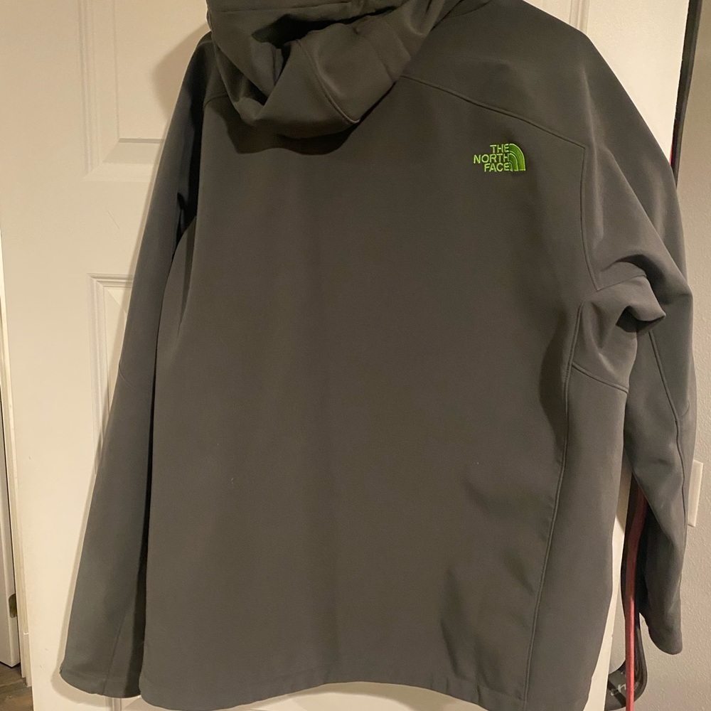 North face - Picture 3 of 6